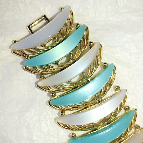 THERMOSET LUCITE AQUA BLUE & WHITE BRACELET - VINTAGE MID-CENTURY - Picture 2 of 8